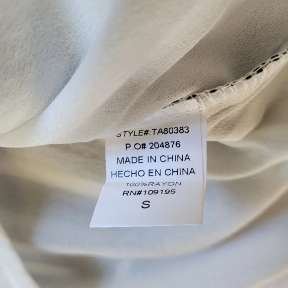 IT GIRL Black and White Cold Shoulder Blouse Top Size Women's Small NEW - Picture 12 of 12